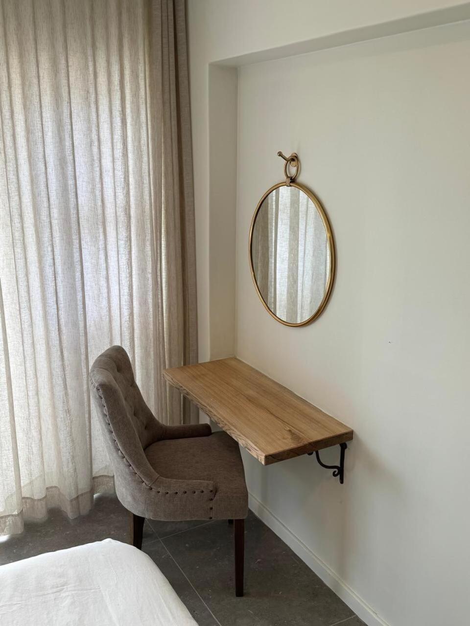 803 Winston Place * Cape Town